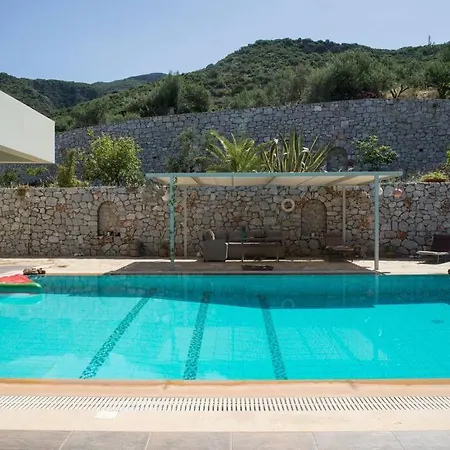 Vila Modern Luxury With Pool, Just 5min To Sea Kalamata