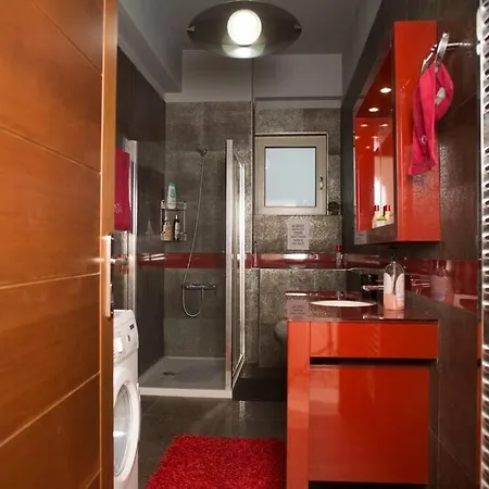 Modern Luxury With Pool, Just 5min To Sea Vila