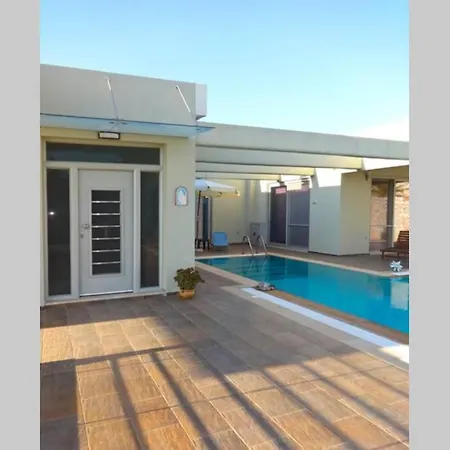 Βίλα Modern Luxury With Pool, Just 5min To Sea