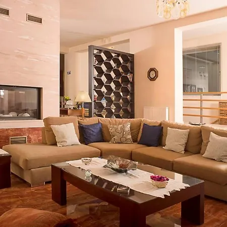 Modern Luxury With Pool, Just 5min To Sea * 칼라마타