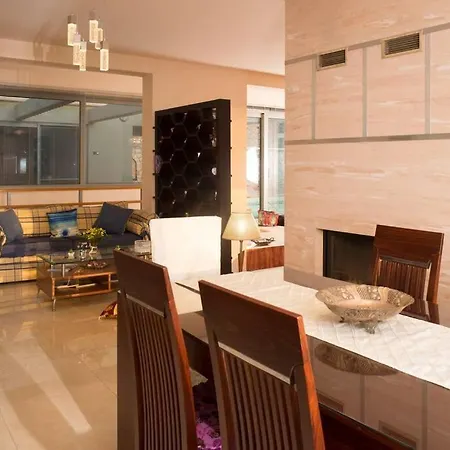 Modern Luxury With Pool, Just 5min To Sea Βίλα