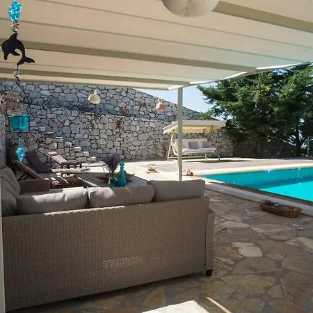 Modern Luxury With Pool, Just 5min To Sea Kalamata