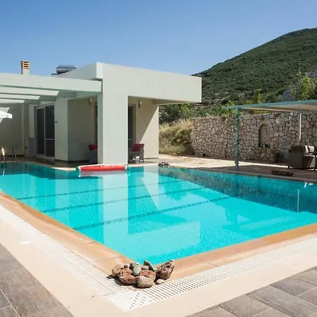 Modern Luxury With Pool, Just 5min To Sea Villa Kalamata