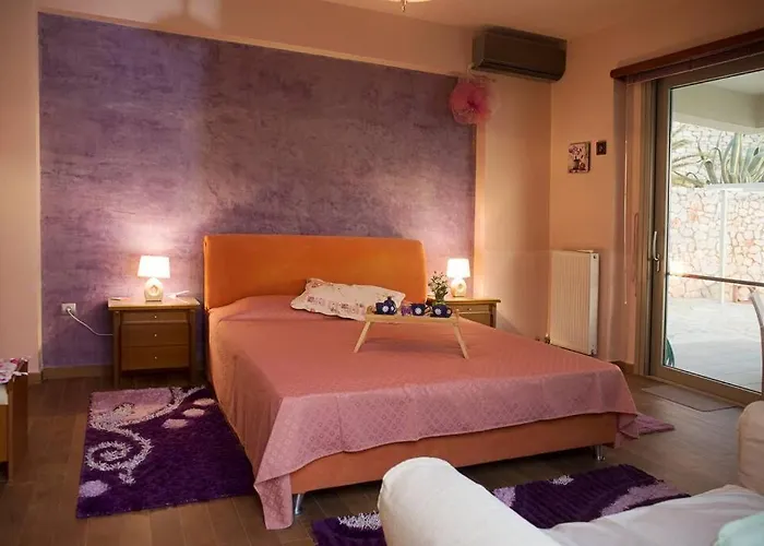 빌라 Modern Luxury With Pool, Just 5min To Sea 칼라마타