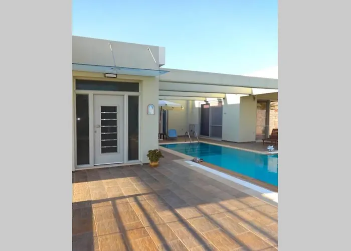 Βίλα Modern Luxury With Pool, Just 5min To Sea