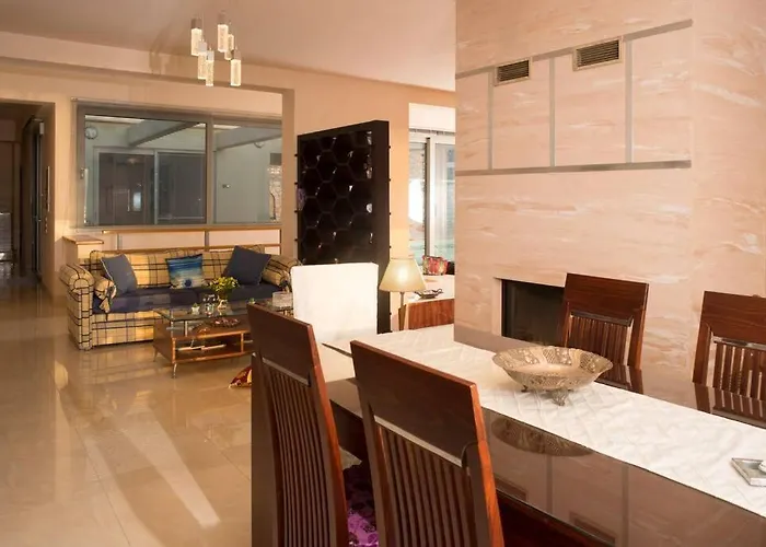 Modern Luxury With Pool, Just 5min To Sea 빌라