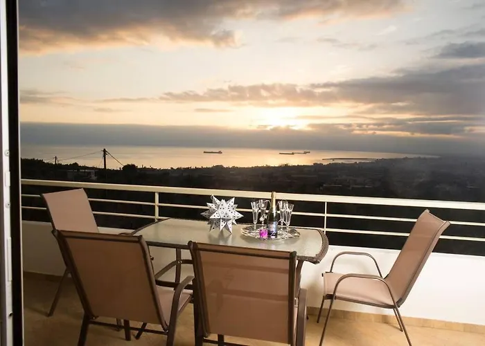 빌라 Modern Luxury With Pool, Just 5min To Sea 칼라마타