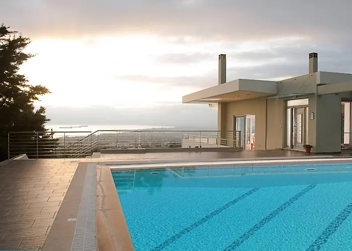 Modern Luxury With Pool, Just 5min To Sea 칼라마타