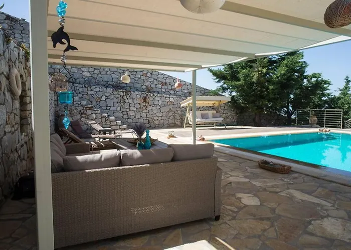 Modern Luxury With Pool, Just 5min To Sea 칼라마타
